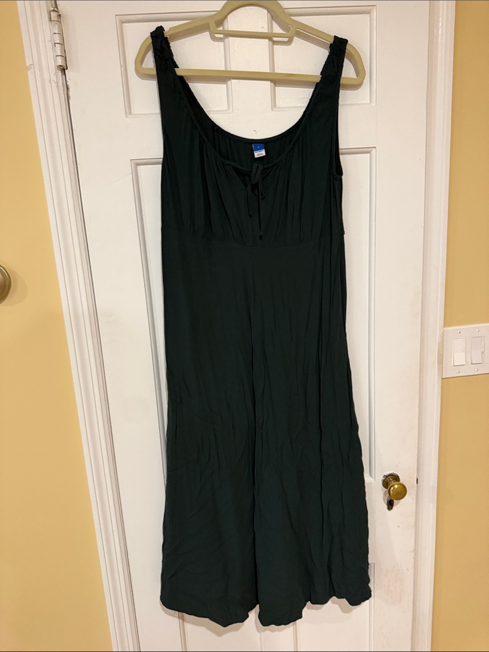 Old Navy forest green sleeveless maxi dress with scoop tie